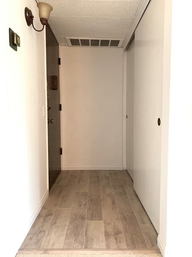 Building Photo - Condo in the Heart of Mission Valley!