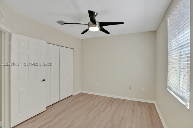 Building Photo - 1033 NE 17th Way