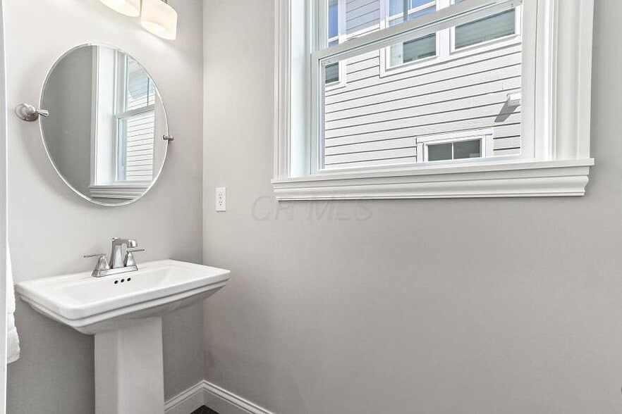 Building Photo - 1513 Oak St