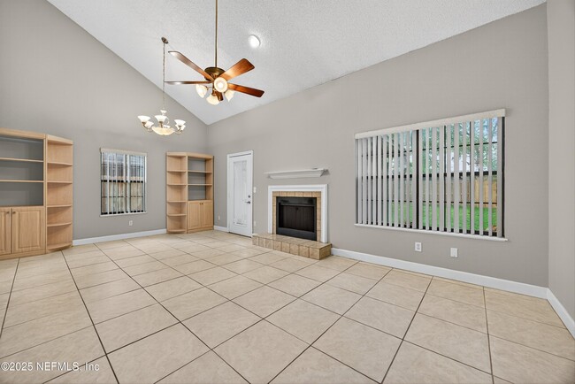 Building Photo - 3945 Oak St