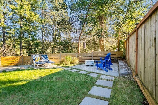 Building Photo - 7229 Turquoise Dr SW