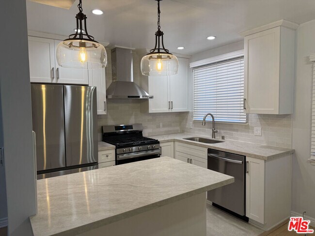 Building Photo - 4125 W Toluca Lake Ave