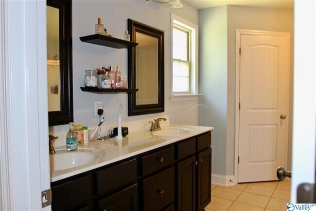 Building Photo - 123 Autumn Haven Ln