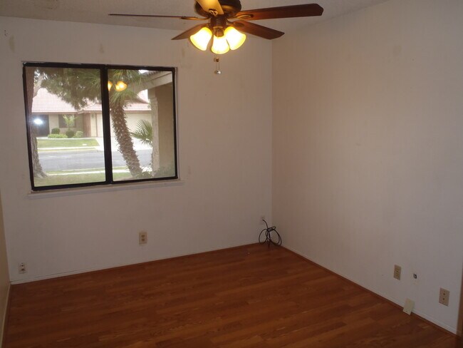 Building Photo - 1249 Mountain View Dr