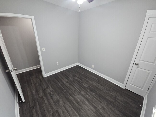 Building Photo - 5 Bedroom Townhouse in Pigtown