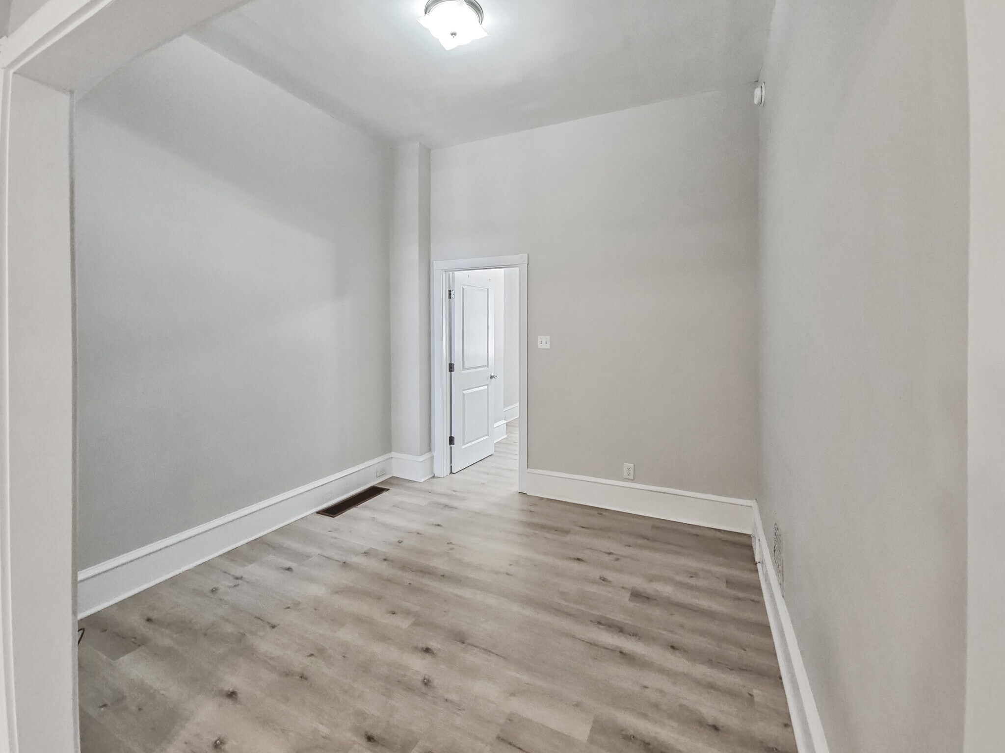 Building Photo - 637 N 32nd St