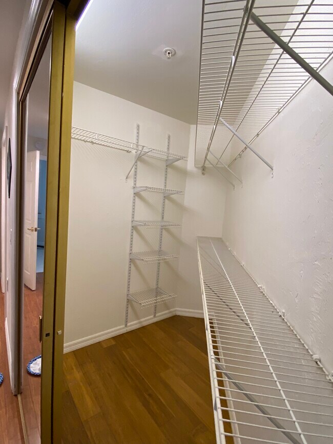 Building Photo - 2200 Arielle Dr