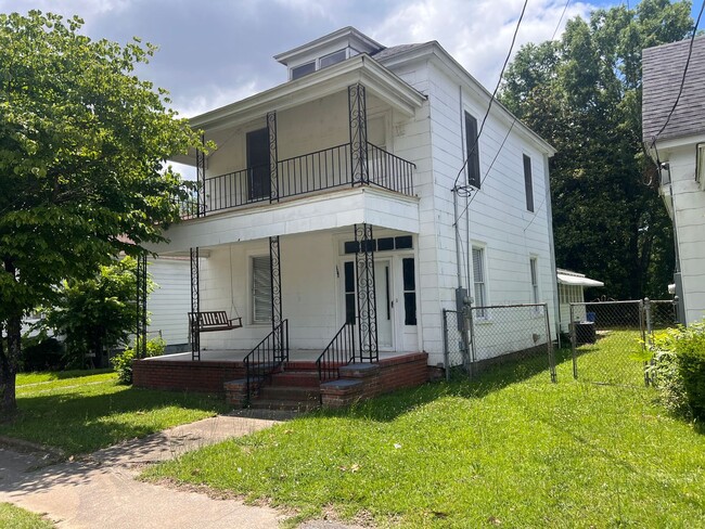 Building Photo - Four Bedroom One & Half Baths House