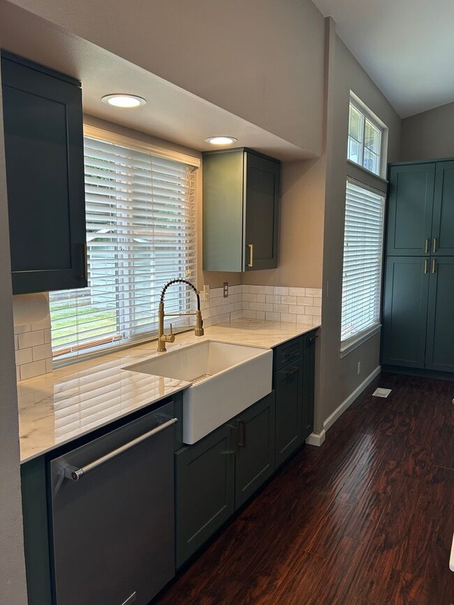 Building Photo - Spacious Gleneagle Gem with Unique Feature...