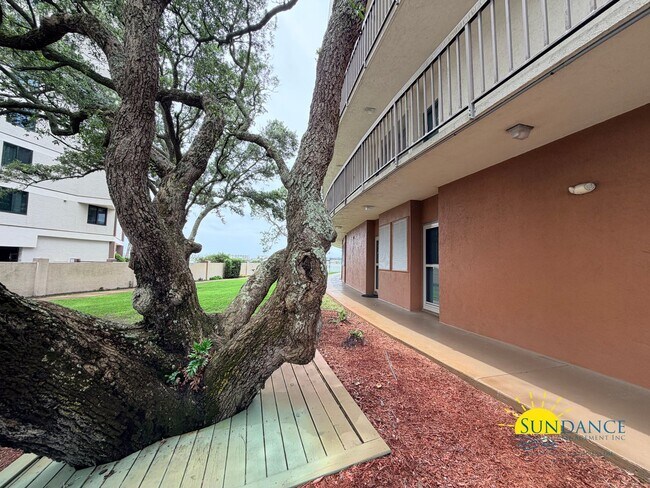 Building Photo - Fully Furnished Condo Unit in Fort Walton Beach!