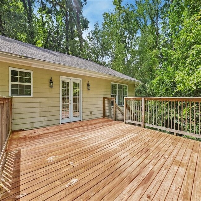 Building Photo - 3859 Peachtree Dunwoody Rd