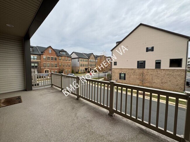 Building Photo - 43339 Stadium Ter