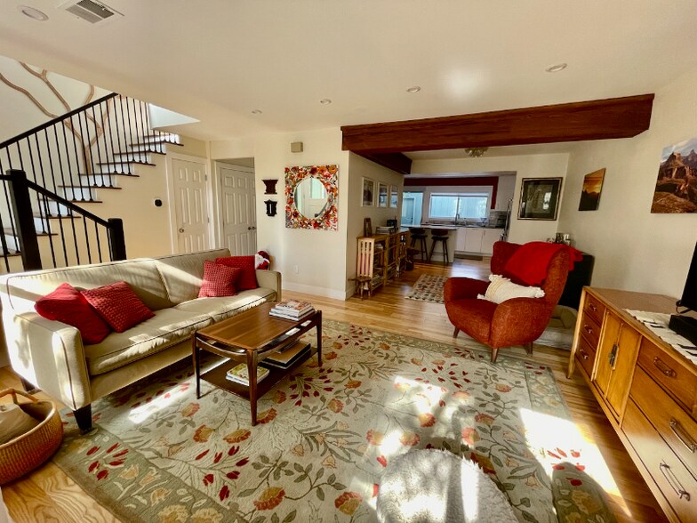 Building Photo - 82 Benthaven Pl