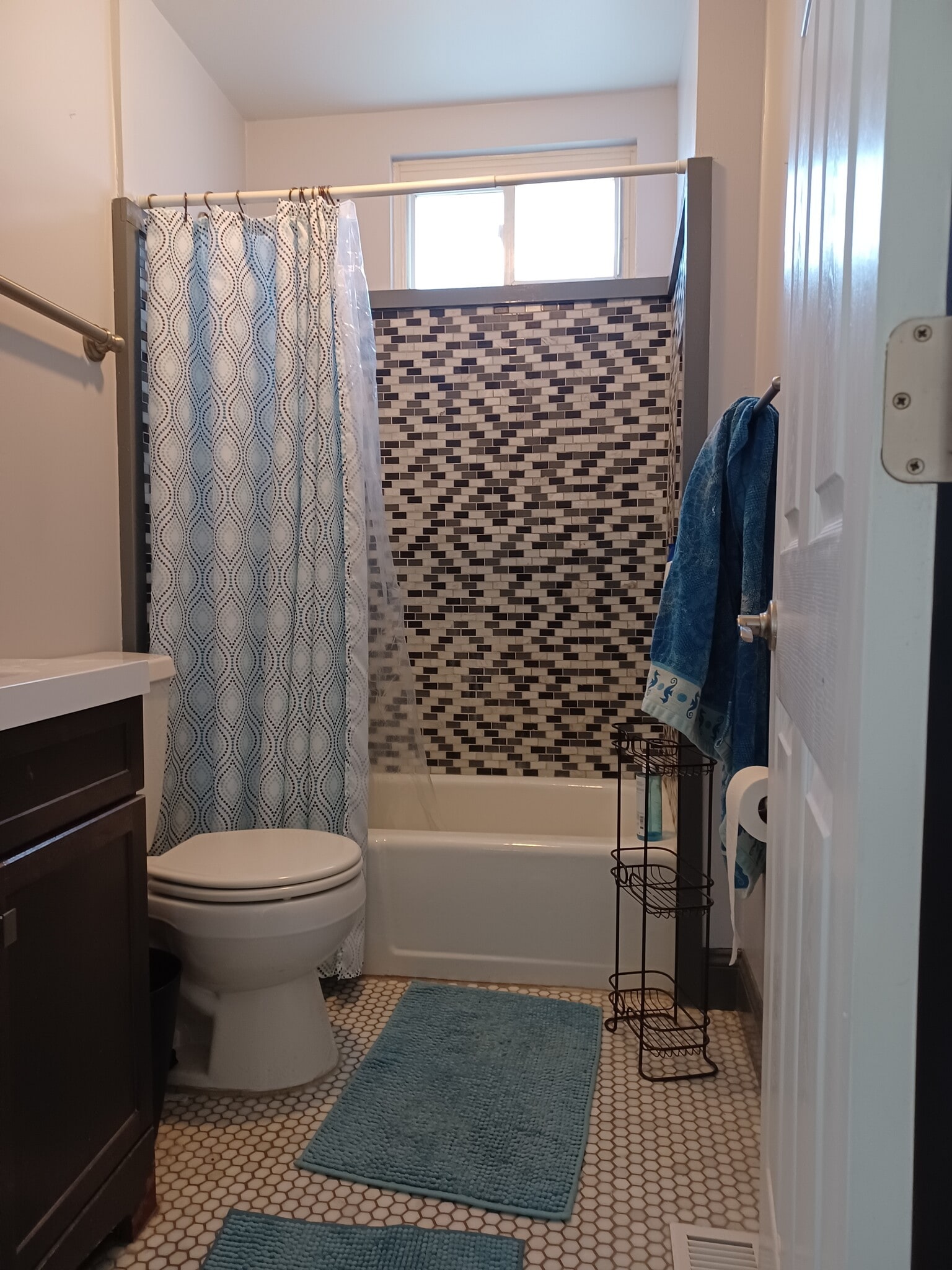 Bathroom with natural light - 7310 Bay Front Rd