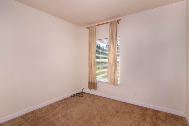 Building Photo - **Coming Soon** 3 Bed 2 Bath Manufactured Home on Acreage west of Spokane 12 minutes