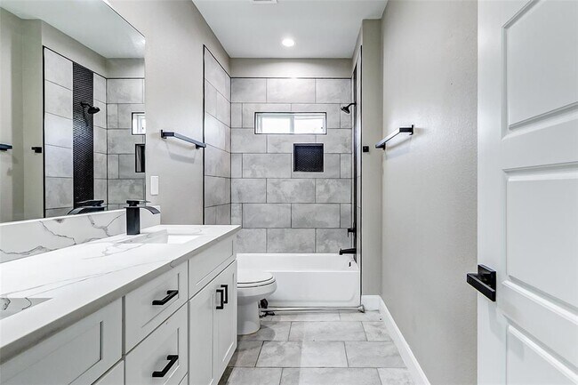 Building Photo - 5854 Southville St
