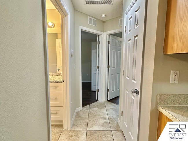 Building Photo - 32 Pierce Ln