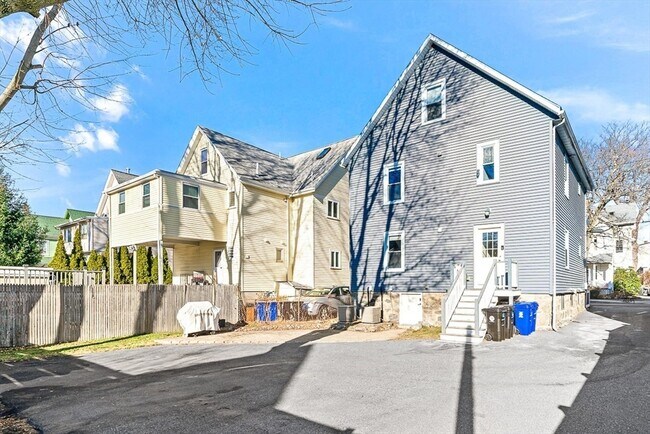 Building Photo - 32 Watts St