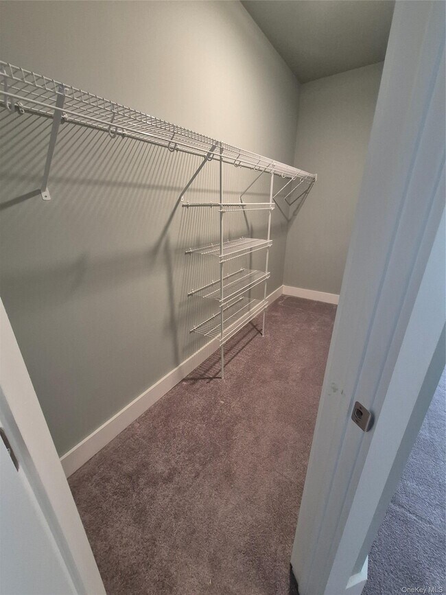 Building Photo - 44 Fox Hill Dr