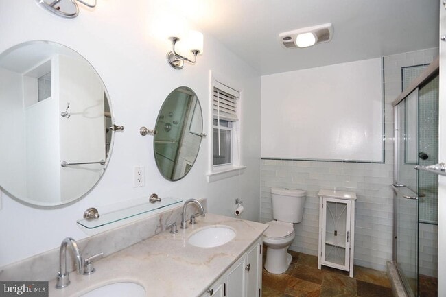 Building Photo - Wonderfull move-in ready property in a great Bethesda location