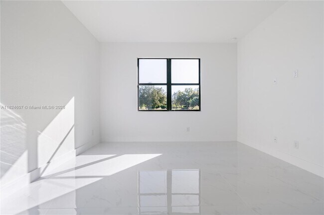 Building Photo - 3213 70th St W