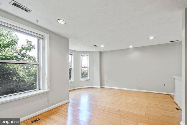 Primary Photo - 1403 12th St NW