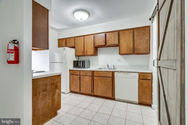 Building Photo - 102B Kelly Cove