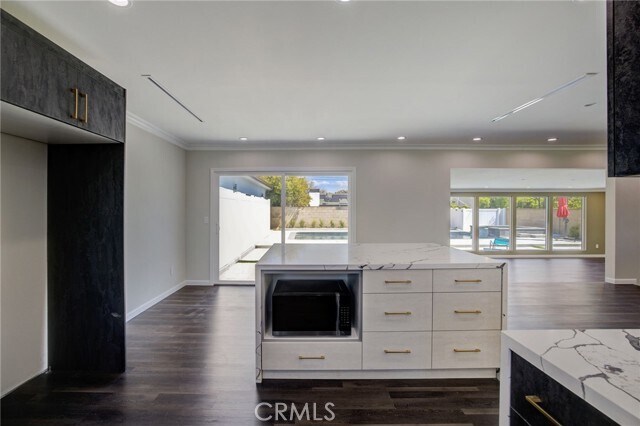 Building Photo - 10920 Garden Grove Ave