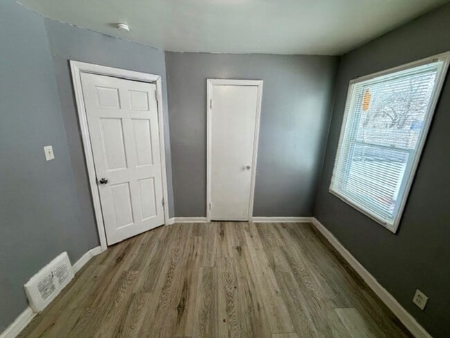 Building Photo - 3-Bedroom Section 8 Welcome