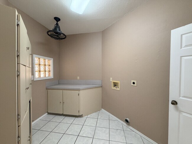 Building Photo - 5372 Wagon Trail