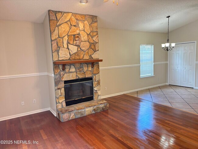 Building Photo - 8984 Bridgecreek Dr W