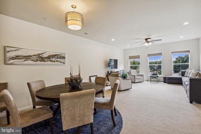 Building Photo - 3028 Rittenhouse Cir
