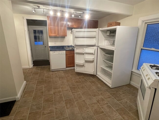 Building Photo - 947 W 3rd St