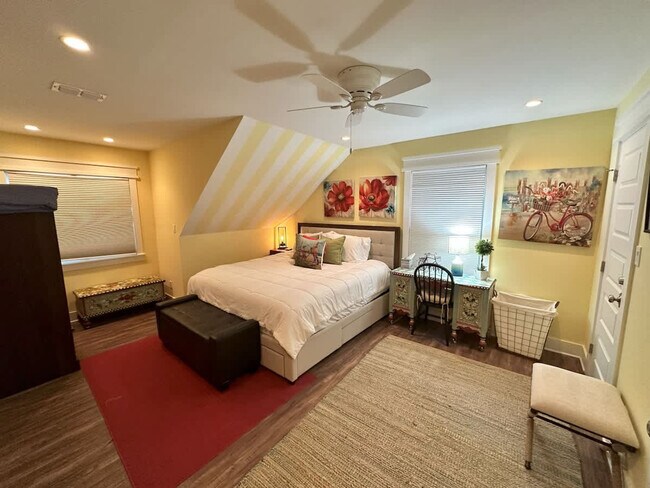 Building Photo - 1113 Pompano Ave