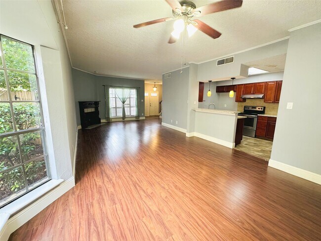 Building Photo - 7350 Kirby Dr