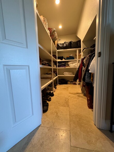 Building Photo - 31241 Old River Rd