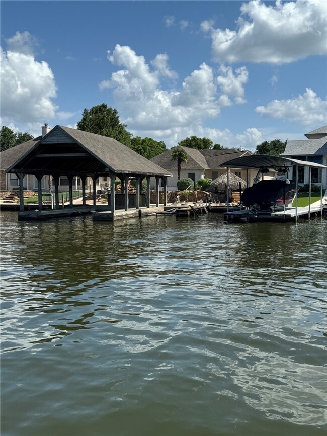 Building Photo - 14024 Shoreline Dr