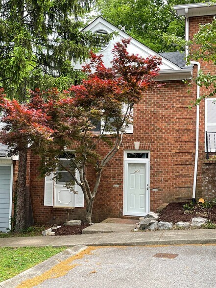 Building Photo - 306 Leisure Ct