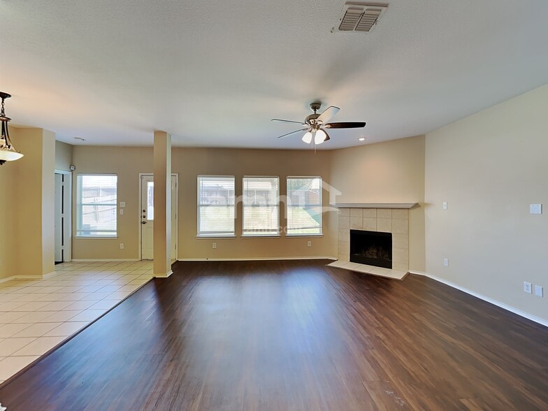 Building Photo - 1003 Utopia Ln