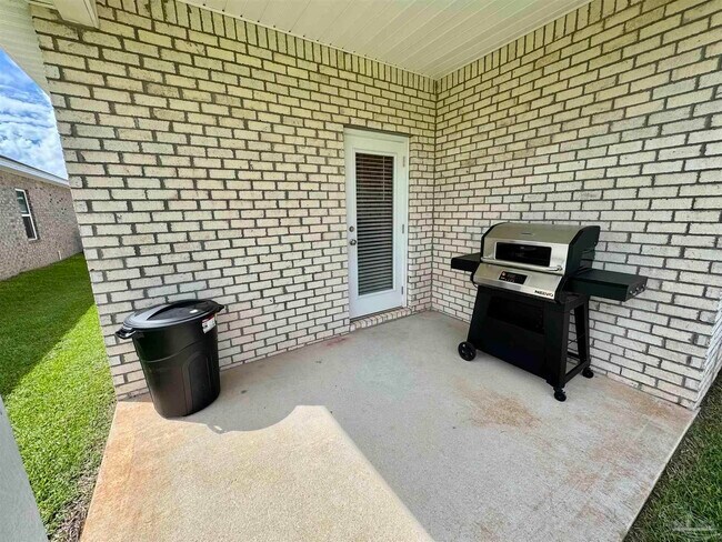 Building Photo - 8084 Fir Tree Dr