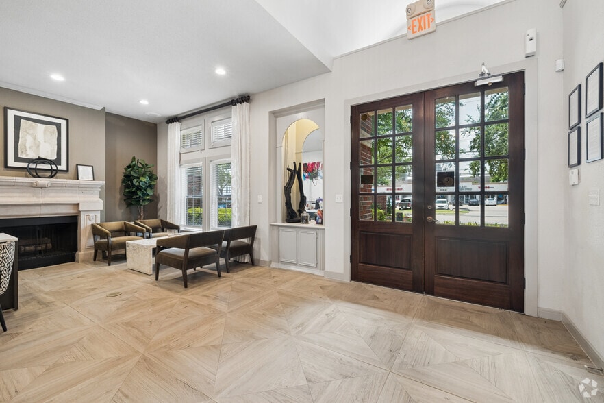 Leasing Office - Gables Cityscape