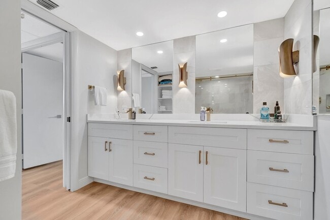 Building Photo - 1 Harbourside Dr