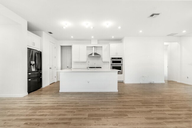 Building Photo - 10638 Hensley St