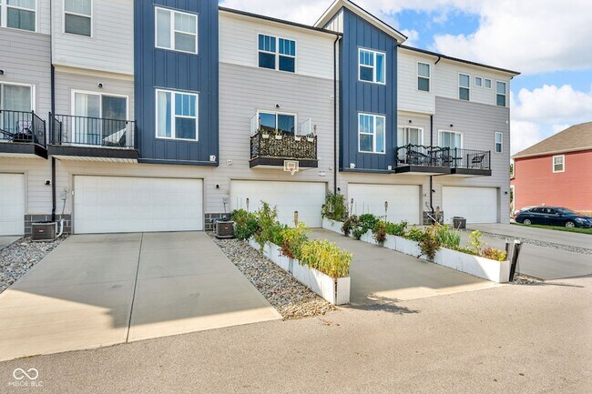 Building Photo - 315 Steeples Blvd