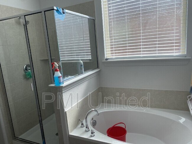 Building Photo - 429 Halwin Dr