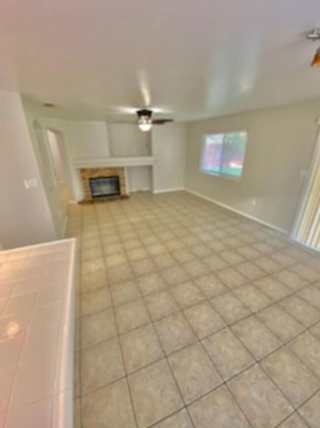 Building Photo - 4 bed/ 3 bath Recently Updated Home!