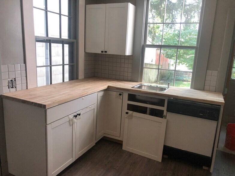 Building Photo - 229 S Market St