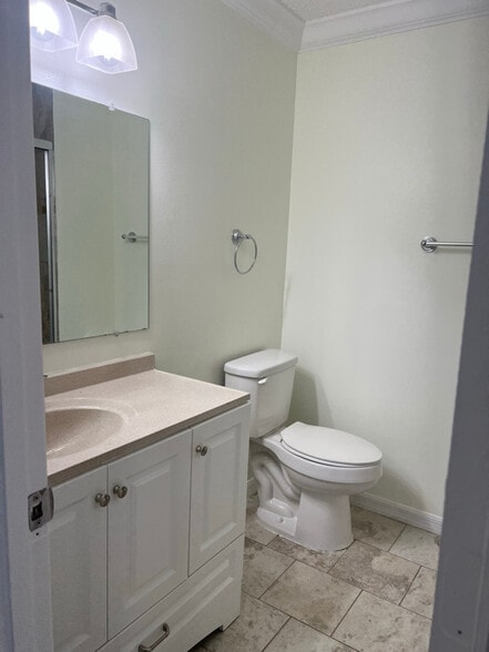 Building Photo - 8622 Brackenwood Dr