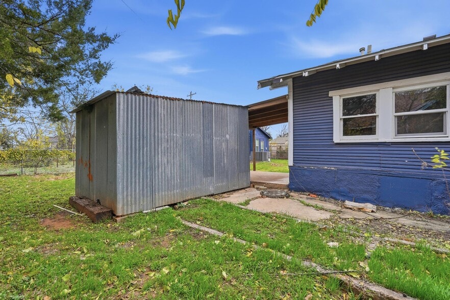 Building Photo - 1341 Hickory St