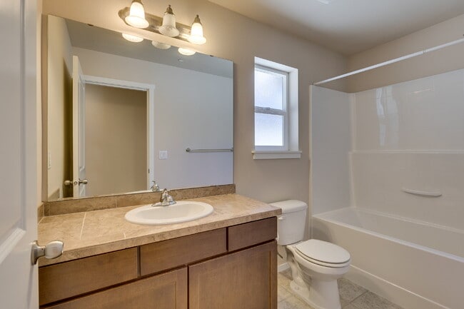 Building Photo - Luxury Home in Kenmore / Bothell!